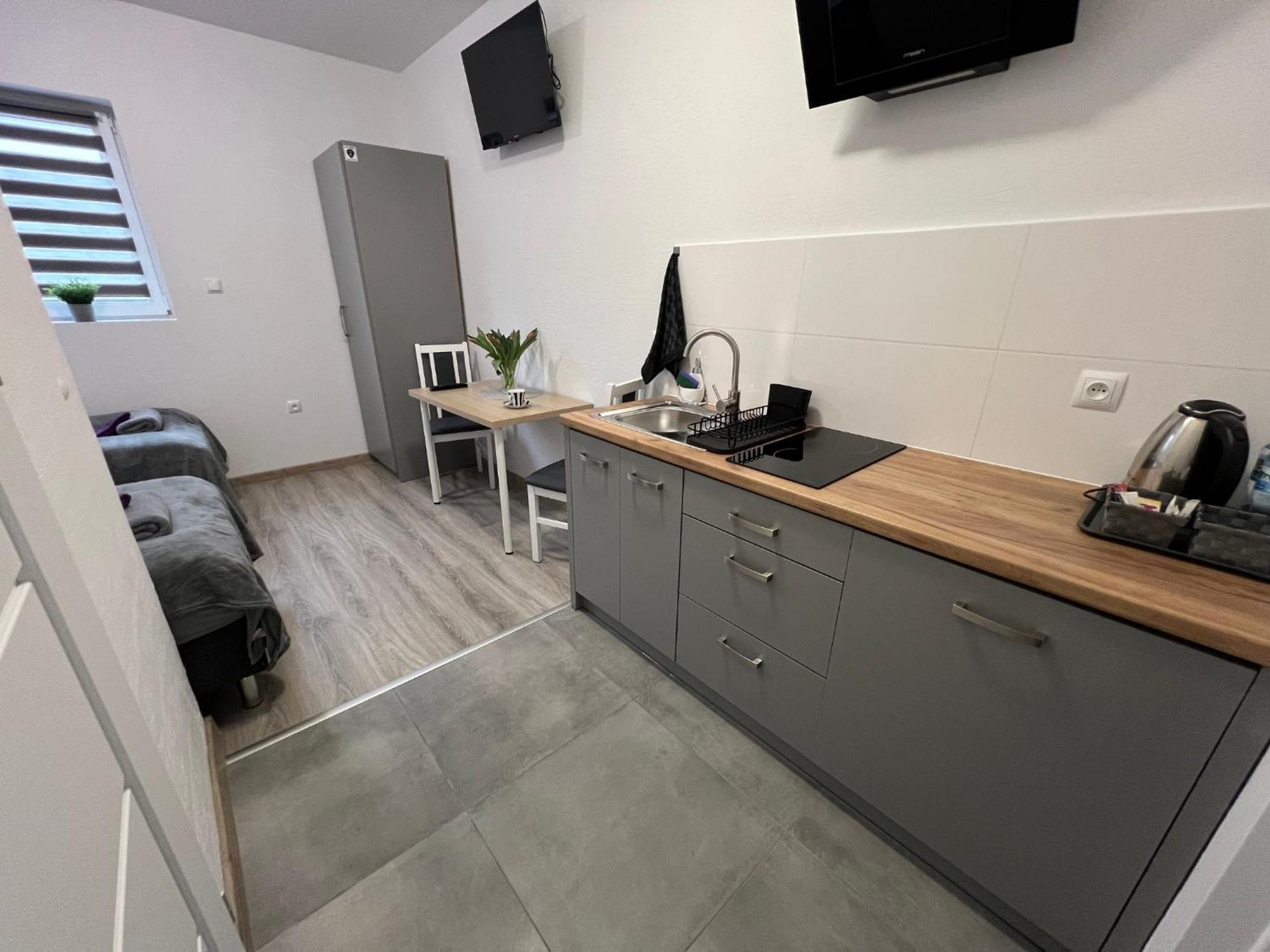 Hostel Adabet 肯普诺 外观 照片